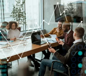 Equipe analisando dados com automação de Data Lake na nuvem AWS – Cloud Laker